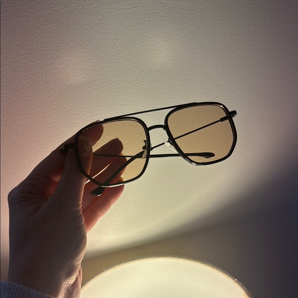 Stylish Black Aviator Sunglasses with Tan Lenses